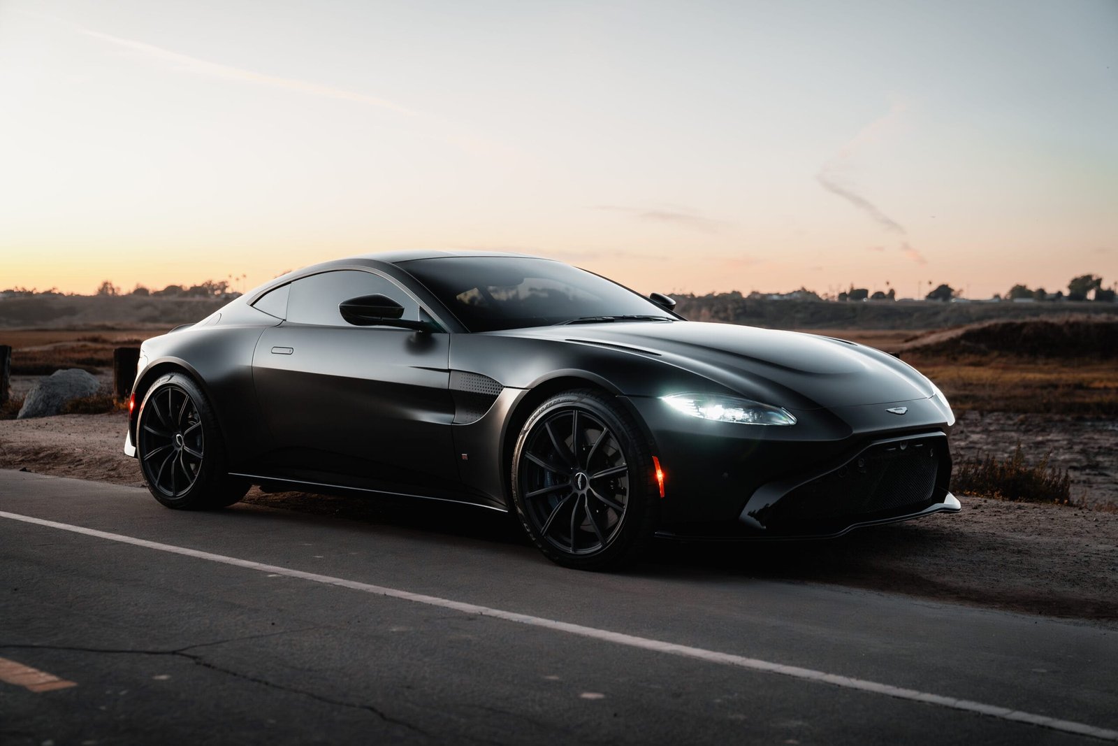 Aston Martin Vantage | Elite Luxuri Car Rentals in Orange County & Los Angeles
